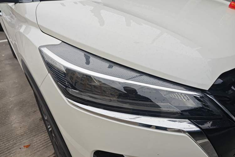 Used Nissan Kicks 2023 Jingqing Edition 1.5L Unleash Pure "Jing" – The Luxurious Version Right Front Headlight