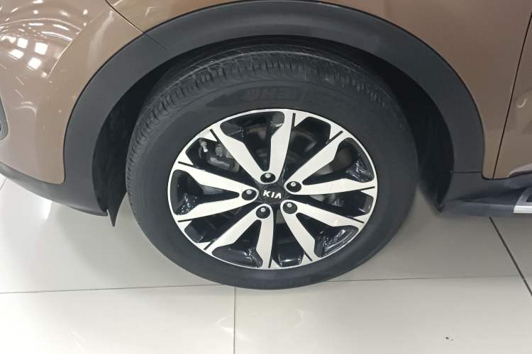 Used Kia KX5 2016 1.6T Automatic Two-Wheel Drive DLX Left Front Wheel Hub