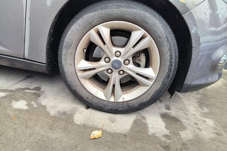 Used Ford Focus 2012 Sedan 1.6L Automatic Fashion Edition