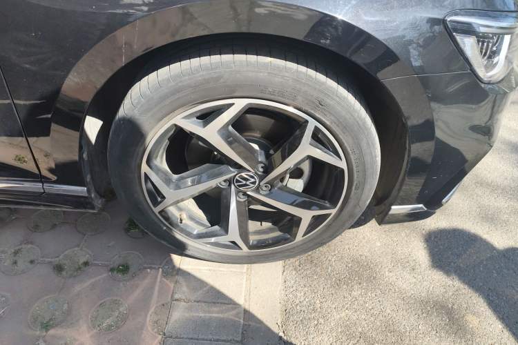 Used Volkswagen Magotan 2023 2 Million Units Commemorative Edition 330TSI DSG Luxury Version Right Front Wheel Hub