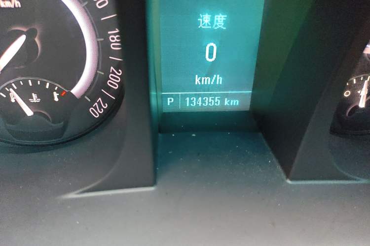 Used Buick GL8 2017 25S Luxury Version China V Standard Odometer Close Up