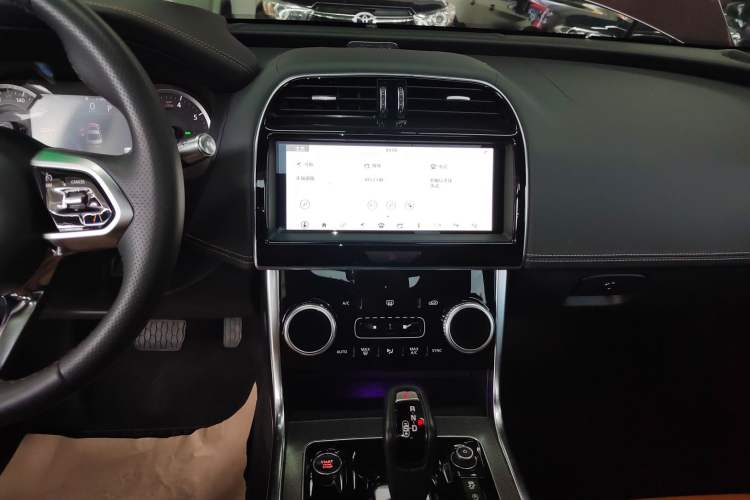 Used Jaguar XEL 2020 2.0T 200 PS R-DYNAMIC S Advanced Sport Edition Audio And AC Panel