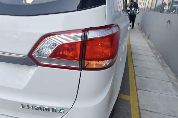 Used Baojun 730 2014 1.5L manual standard trim 7 seats