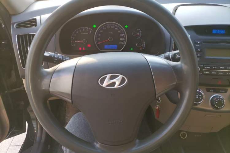Used Hyundai Celesta 2015 1.6L Manual Comfort Model
