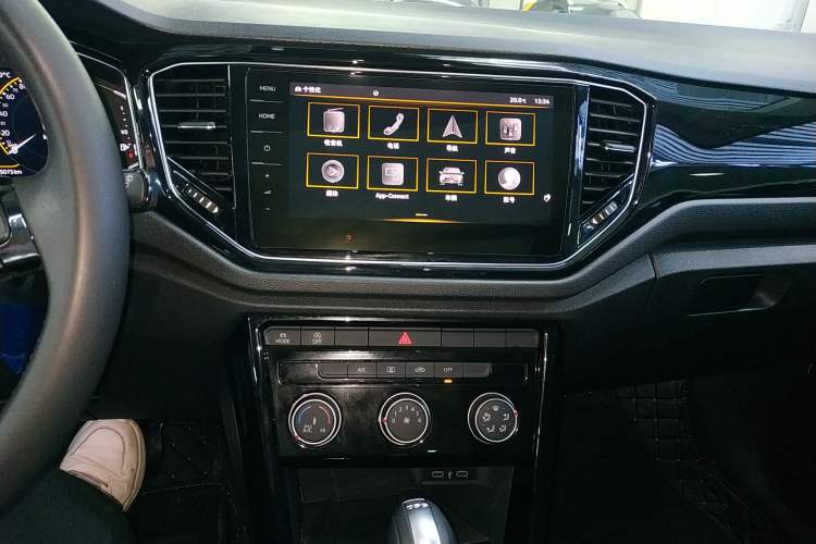 Used Volkswagen T-ROC 2021 280TSI DSG Two-Wheel Drive Comfort Connect Edition Audio And AC Panel