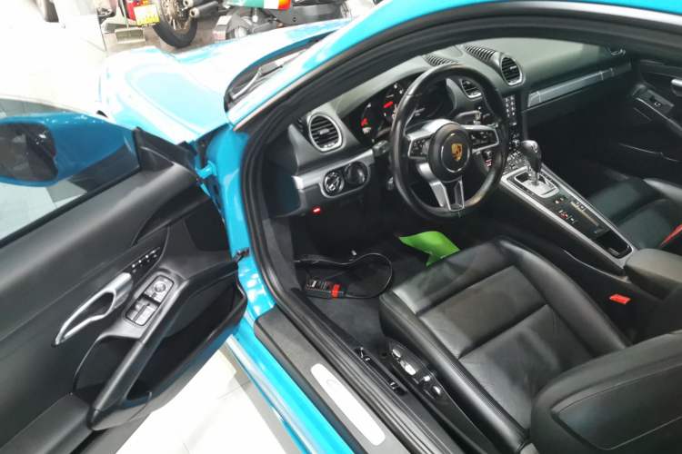 Used Porsche 718 2016 Cayman 2.0T
