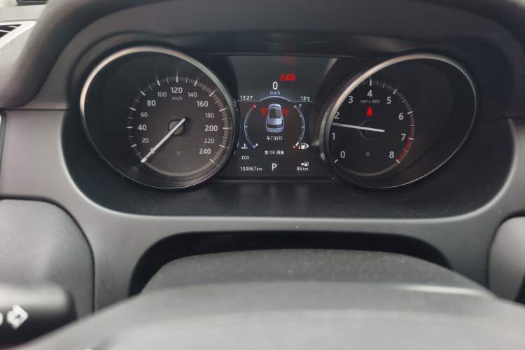 Used Land Rover Discovery Sport 2018 240 PS HSE Version Odometer Close Up