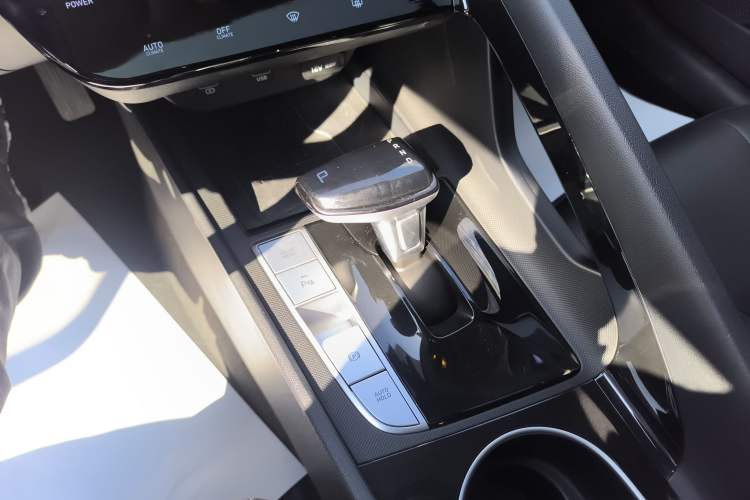 Used Hyundai Elantra 2022 1.5L CVT LUX Prestige Edition
