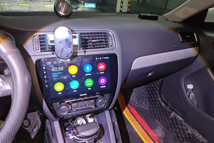 Used Volkswagen Sagitar 2014 Revised Version 1.4TSI Automatic Luxury Edition Audio And AC Panel