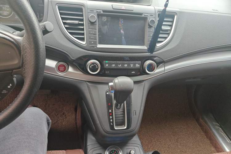 Used Honda CR-V 2015 2.0L two-wheel drive Fashion Edition Audio And AC Panel