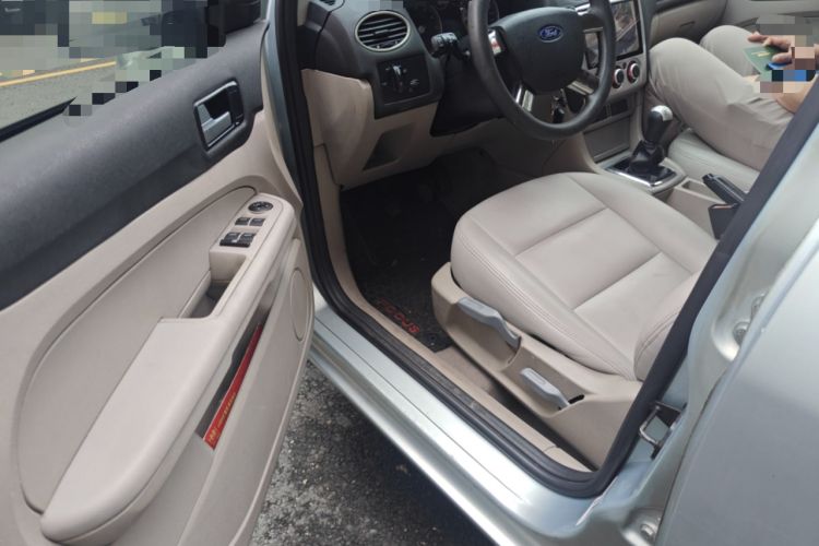 Used Ford Focus 2005 Sedan 1.8L Manual Classic Model
