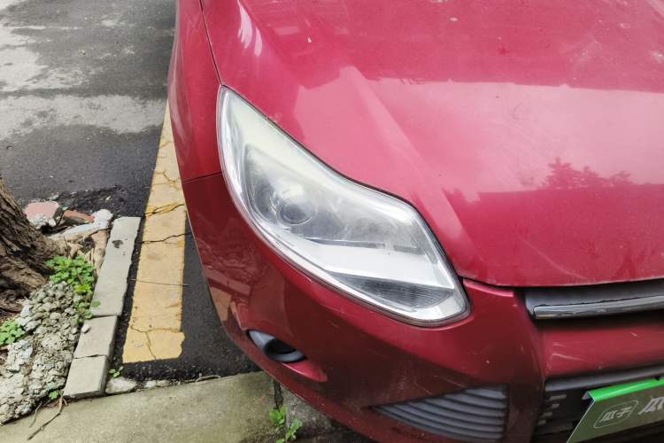 Used Ford Focus 2012 Sedan 1.6L Automatic Comfort Model Right Front Headlight