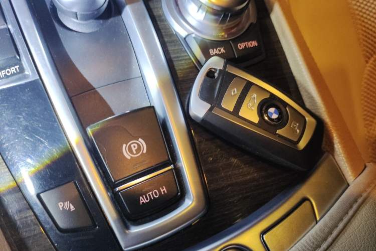 Used BMW 7 Series 2011 730Li Elegant Model
