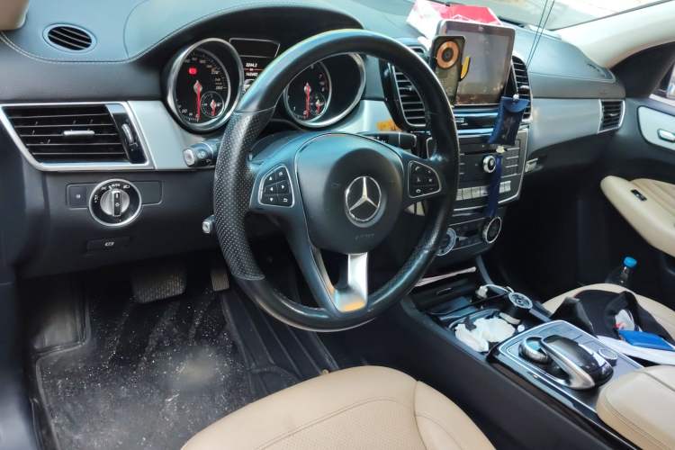 Used Mercedes-Benz GLE Coupe 2015 GLE 400 4MATIC Coupe SUV Center Console