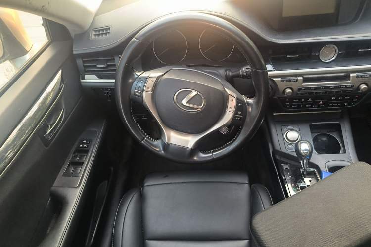 Used Lexus ES 2013 300h Elite Edition