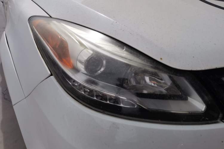 Used JMC Yusheng S350 2013 2.0T Manual 4x4 Gasoline Ultra-Luxury 5-Seater Right Front Headlight