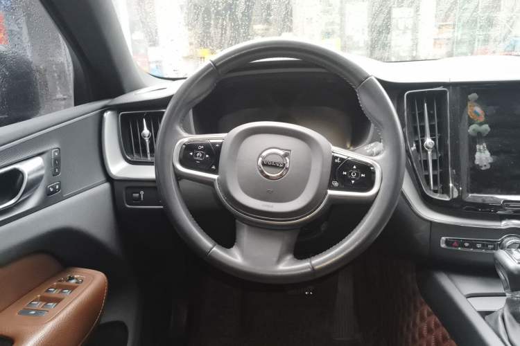 Used Volvo XC60 2021 T5 4x4 Smart Luxury Edition Steering Wheel