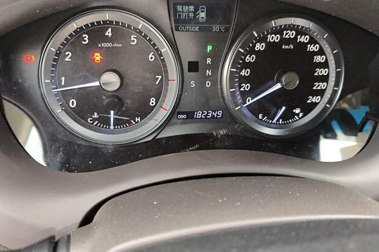 Used Lexus ES 2010 240 Elegant Edition Odometer Close Up