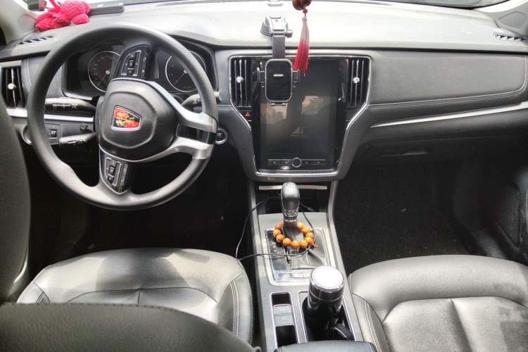 Used Roewe i6 2019 PLUS 1.6L CVT 4G Connected Flagship Deluxe Edition Center Console