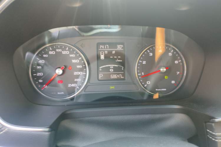 Used Roewe RX5 2016 20T Two-Wheel Drive Automatic Internet Smart Edition
