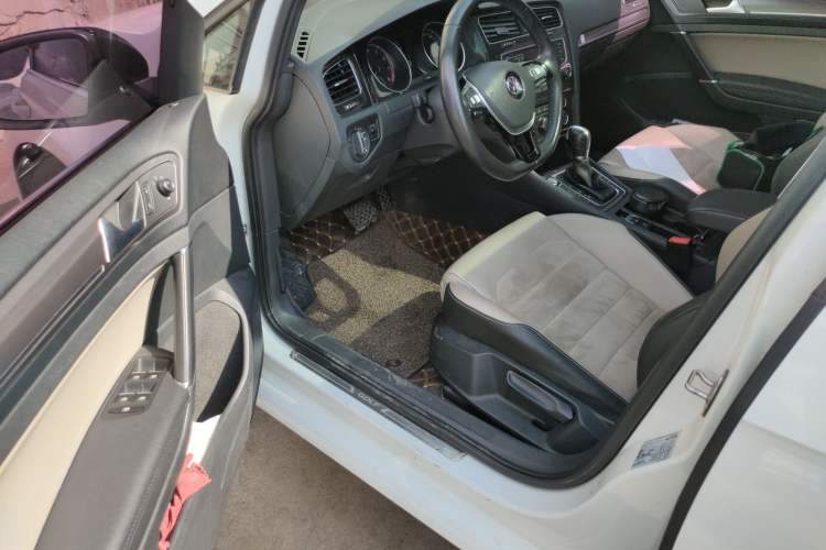 Used Volkswagen Golf 2017 230TSI Automatic Luxury Million-Vehicle Commemorative Edition