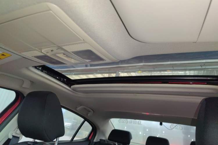 Used Mazda 3 Axela 2017 Sedan 1.5L Automatic Luxury Model Emission Standard China V Headliner