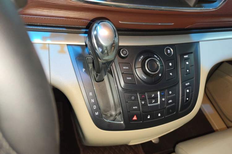 Used Buick GL8 2018 28T Luxury Model China VI Standard