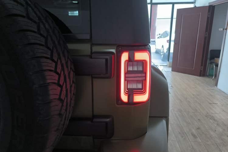 Used BAIC Off-Road BJ40 2021 2.0D Automatic Four-Wheel Drive Blade Hero Edition Adventurer Type Right Rear Taillight