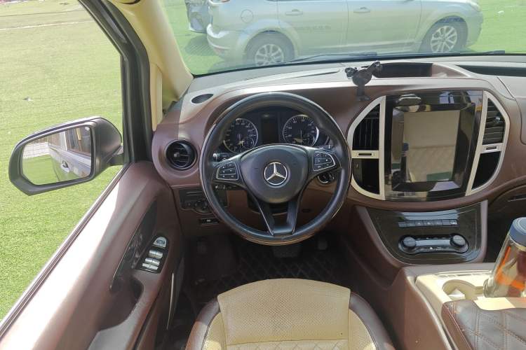 Used Mercedes-Benz Vito 2016 2.0T Elite Edition Steering Wheel