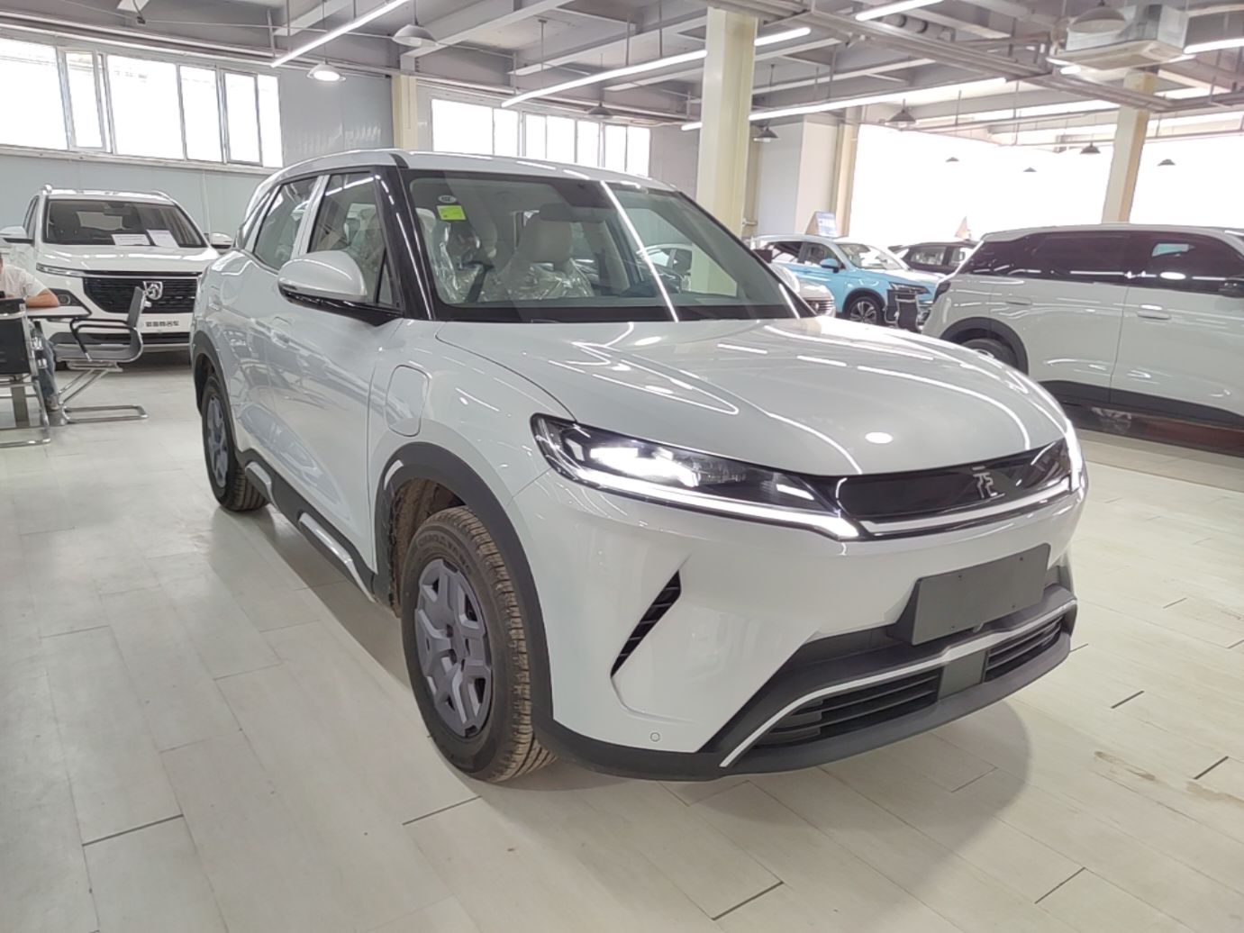 BYD Yuan UP 2025 Model 301KM Leading Version — снимка 3