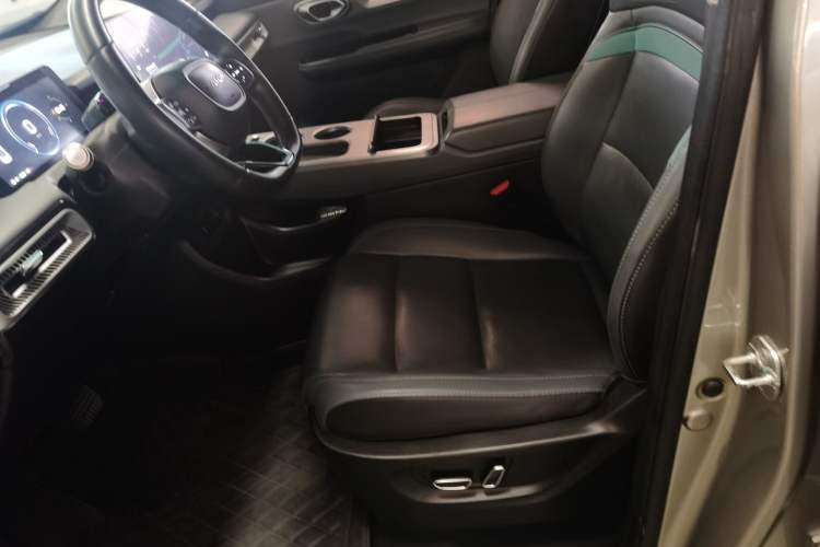 Used AION Y 2022 Plus 70 Tech Edition Left Front Seat