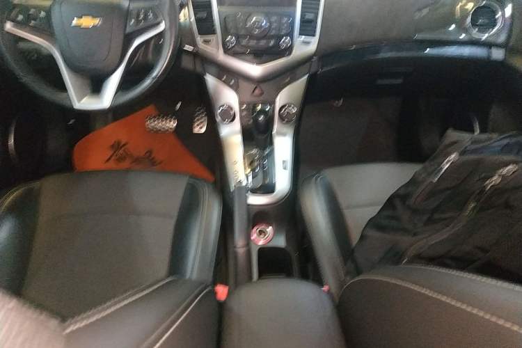 Used Chevrolet Cruze 2013 Hatchback 1.6T Automatic Flagship Model Gear Lever