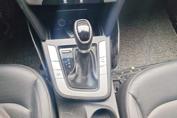 Used Hyundai Elantra (6th Generation / Lingdong) 2016 1.6L Automatic ZhiXuan · Luxury Version