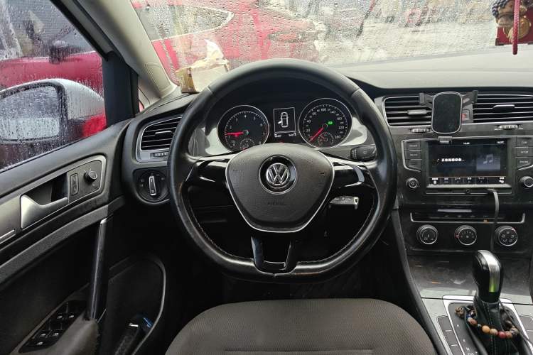 Used Volkswagen Golf 2017 1.6L Automatic Comfort Million-Vehicle Anniversary Edition