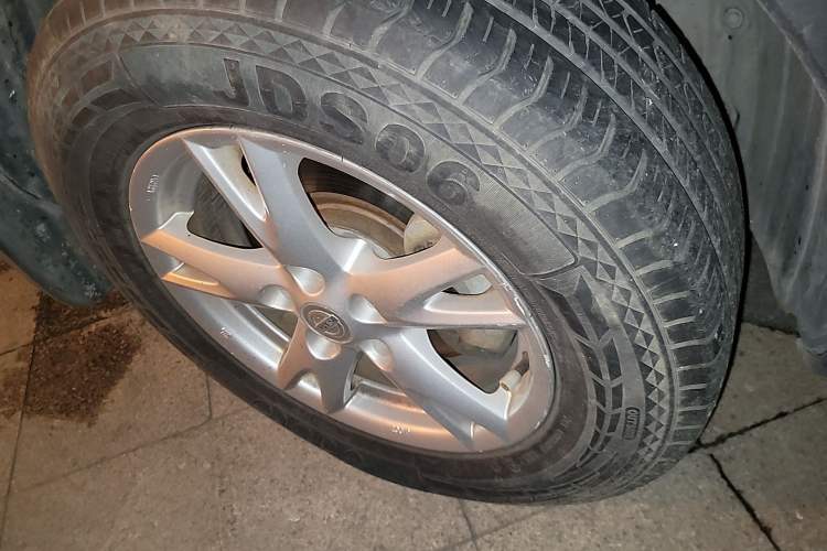 Used Nissan Qashqai 2012 2.0 XL Fire CVT 2WD Right Front Wheel Hub