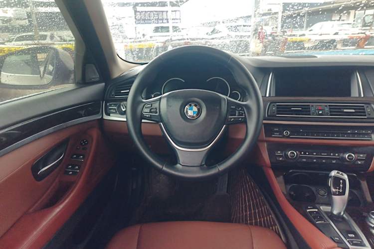 Used BMW 5 Series 2017 528Li Leading Model
