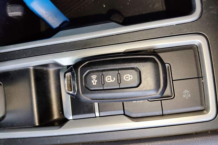 Used JMC DaDao 2023 Chasing Light 2.3T Diesel Automatic 4x4 Standard-Wheel Enjoyment Model
