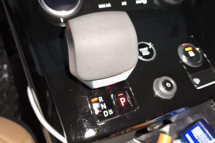 Used Land Rover Range Sport 2023 400PS Dynamic SE Gear Lever