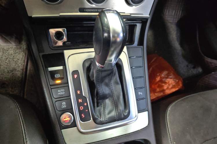 Used Volkswagen Magotan 2012 Travel Edition 2.0 TSI Comfort Version Gear Lever