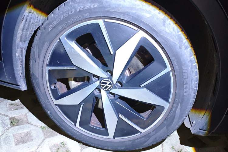 Used Volkswagen ID.4 CROZZ 2022 Long-Range Lite PRO Edition Right Front Wheel Hub