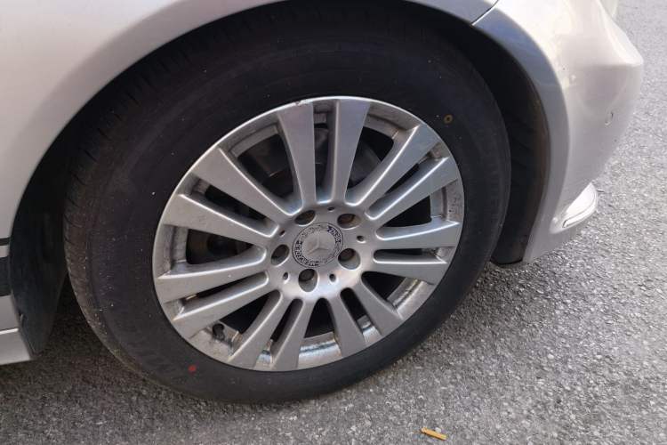 Used Mercedes-Benz C-Class 2011 C 200 CGI Elegant Model Right Front Wheel Hub