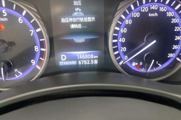 Used Infiniti Q50 2014 3.7L Luxury Sport Edition Odometer Close Up