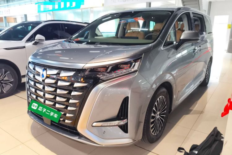 Used Denza D9 2022 DM-i 1040 Prestige Model