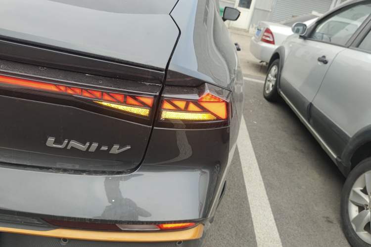 Used Changan UNI-V 2024 1.5T Prestige Sport Edition
