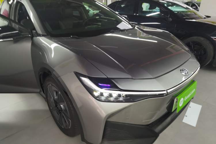 Used Toyota bZ3 2023 616 km Long-Range PRO Front Right 45 Deg