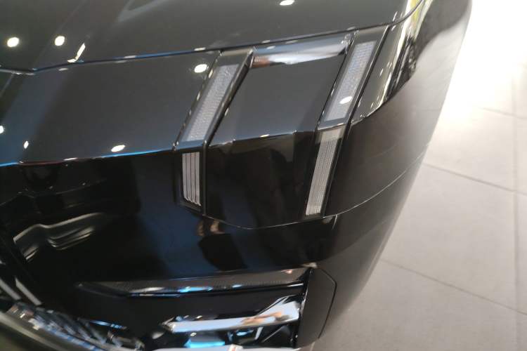 Used Zeekr 009 2024 Six-Seat Executive Version 4WD 108 kWh Left Front Headlight