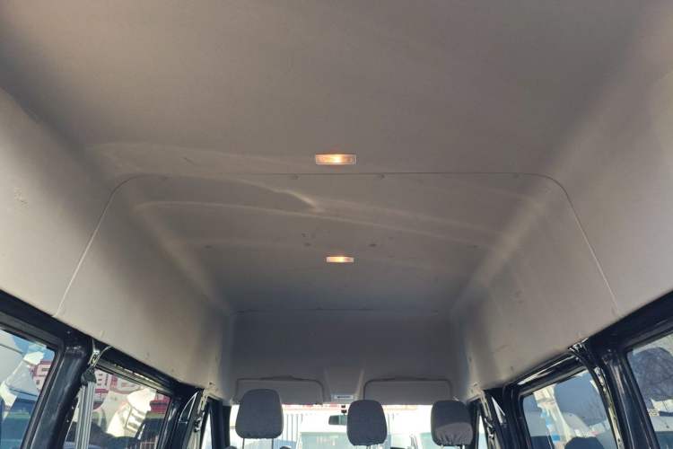 Used JMC Fushun 2023 2.0T Automatic Short-Wheelbase Mid-to-High Roof Commercial & Multi-Purpose Passenger Vehicle 6 Seats