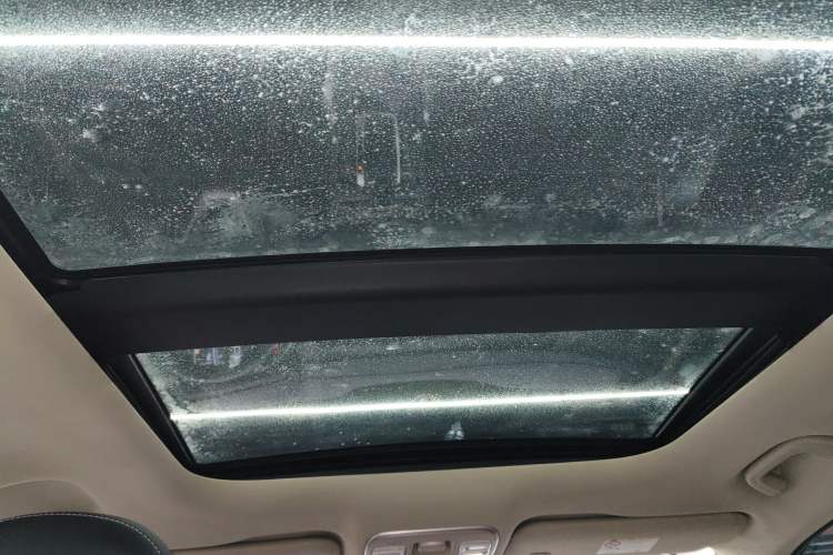 Used Geely Auto Emgrand X7 Sport 2018 1.8TD Automatic Two-Wheel Drive Smart Connect 4G Internet Edition Headliner