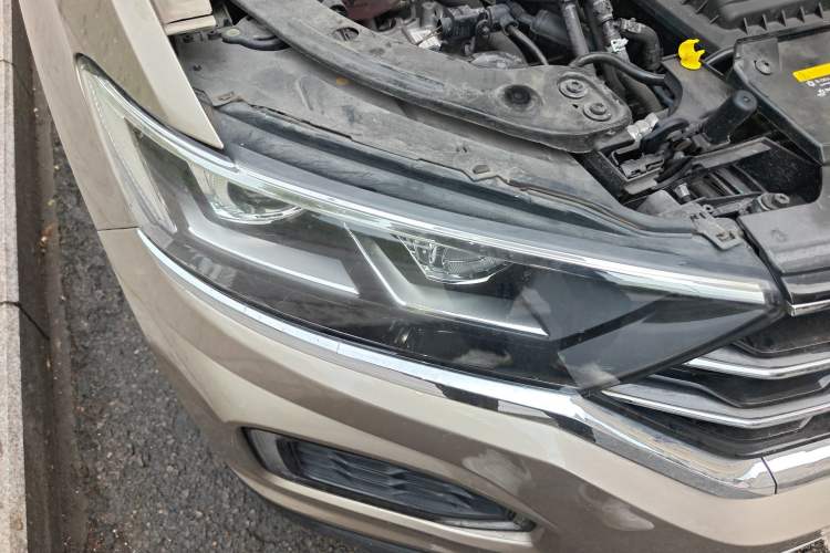 Used Volkswagen T-ROC 2019 280TSI DSG Two-Wheel Drive Comfort Version China VI Standard
