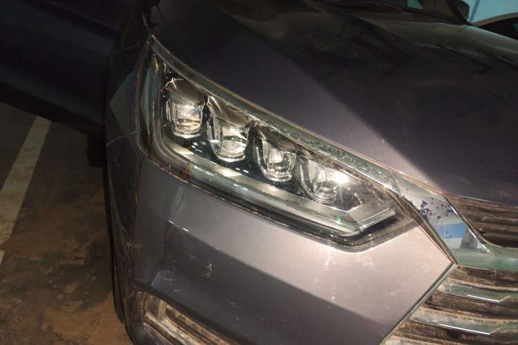Used BYD Song 2021 Classic Edition 1.5T Automatic Elite Model Right Front Headlight